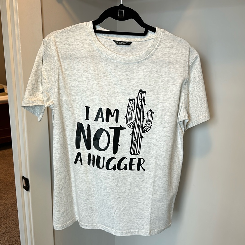 Lilicloth “I am not a hugger” 100% cotton T-shirt